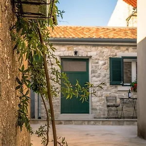 Small Stone House Luka Zadar